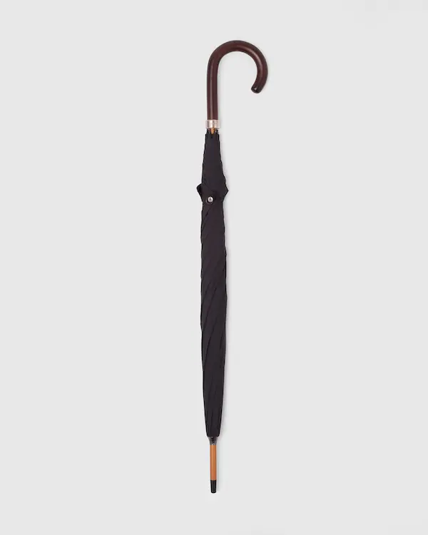 Paraply med ekahandtag